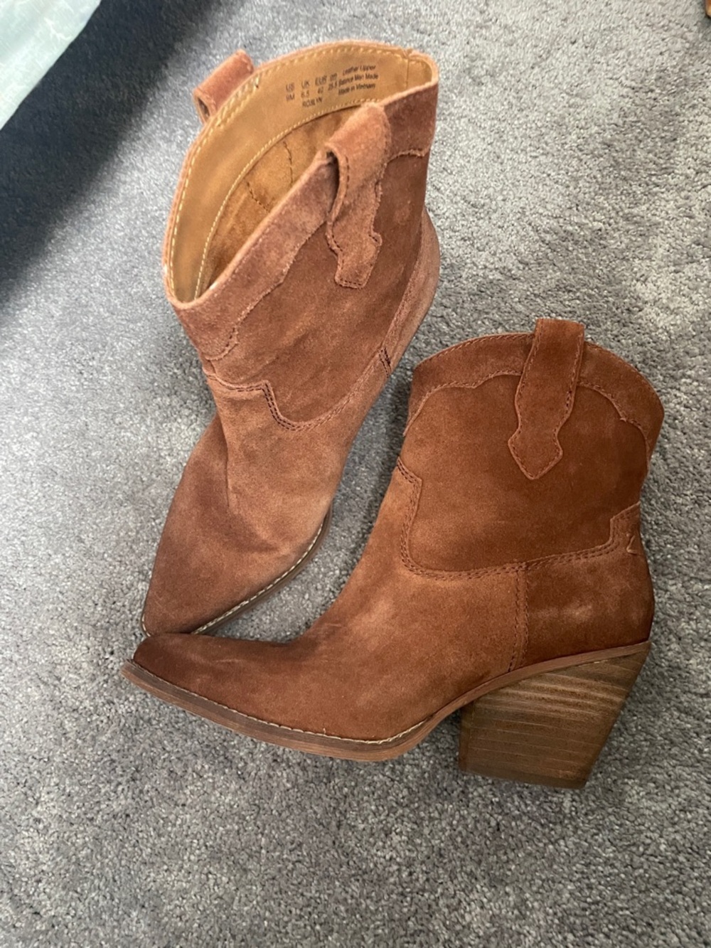 Zodiac camel boots booties